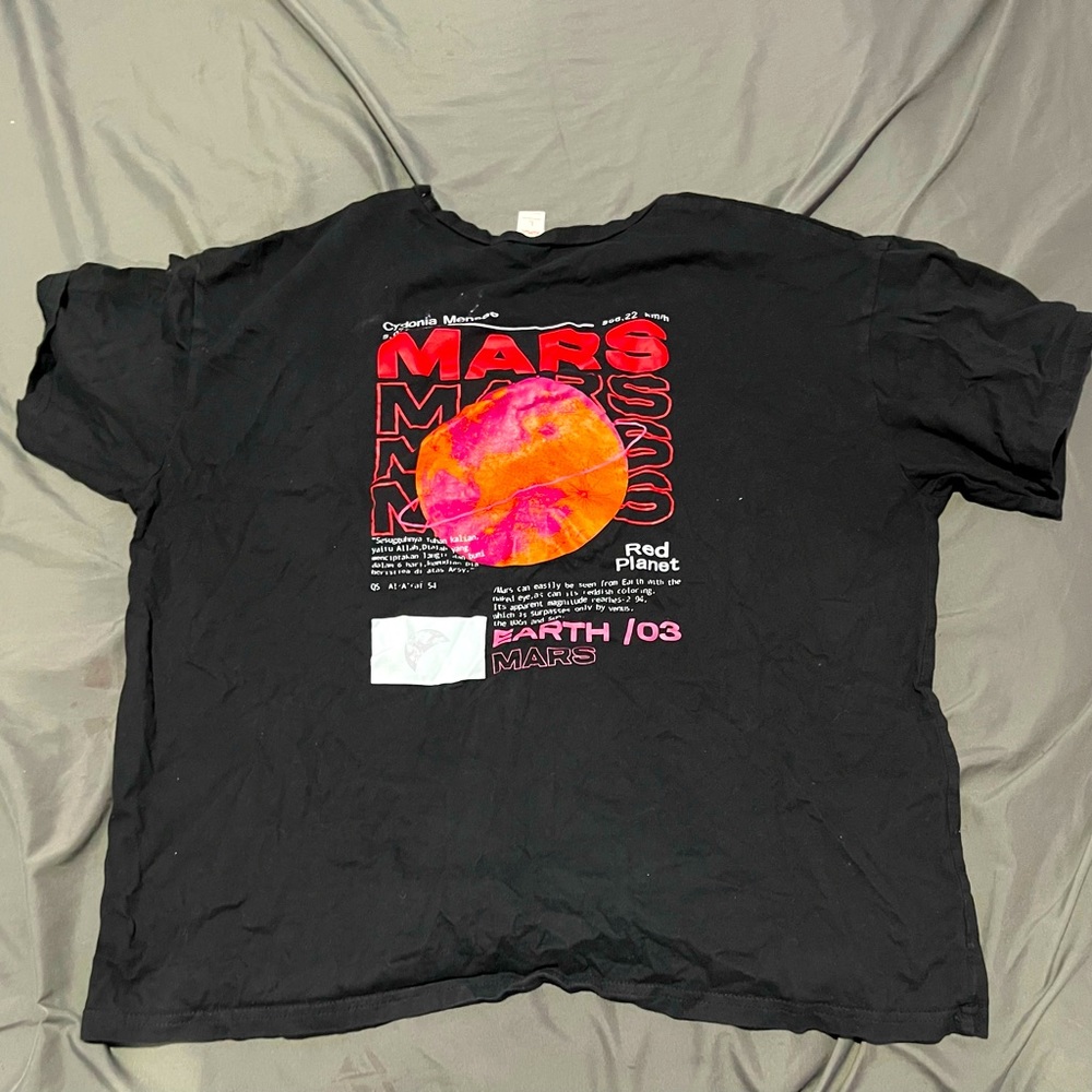 Hasn’t been worn in a while. Freshly Washed.
